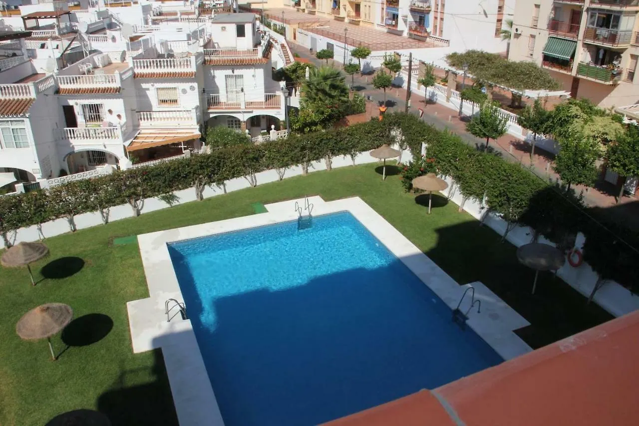 Nerja Gaviota Holidays Piscina Y Playa