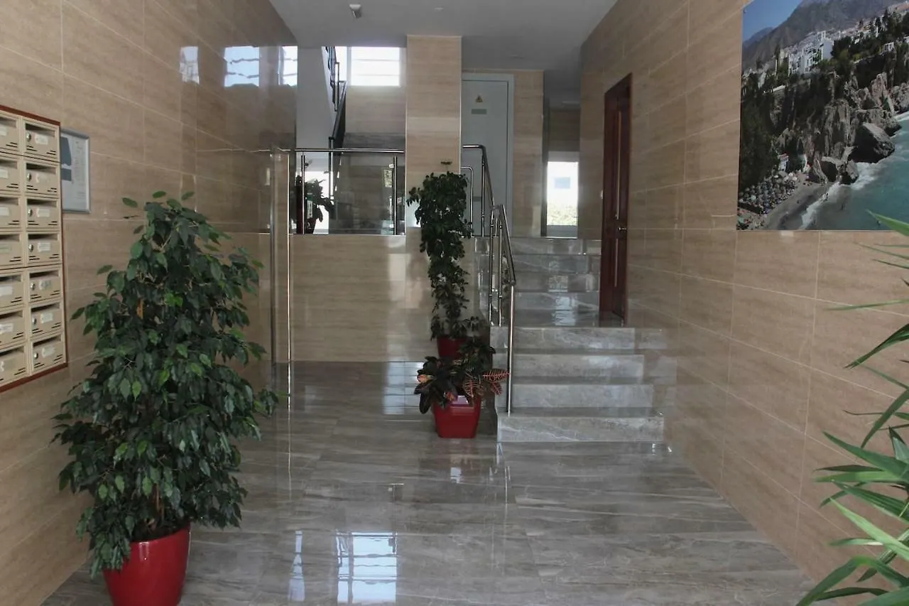 Nerja Gaviota Holidays Piscina Y Playa