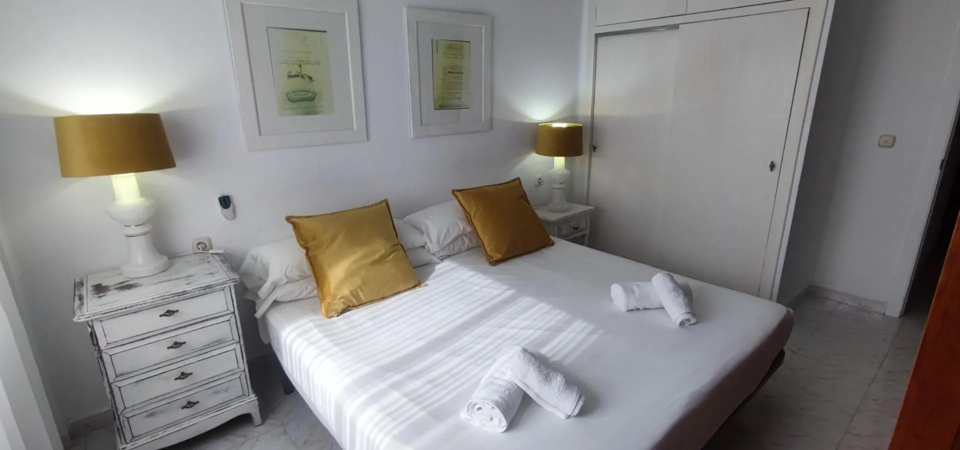 Nerja Gaviota Holidays Piscina Y Playa
