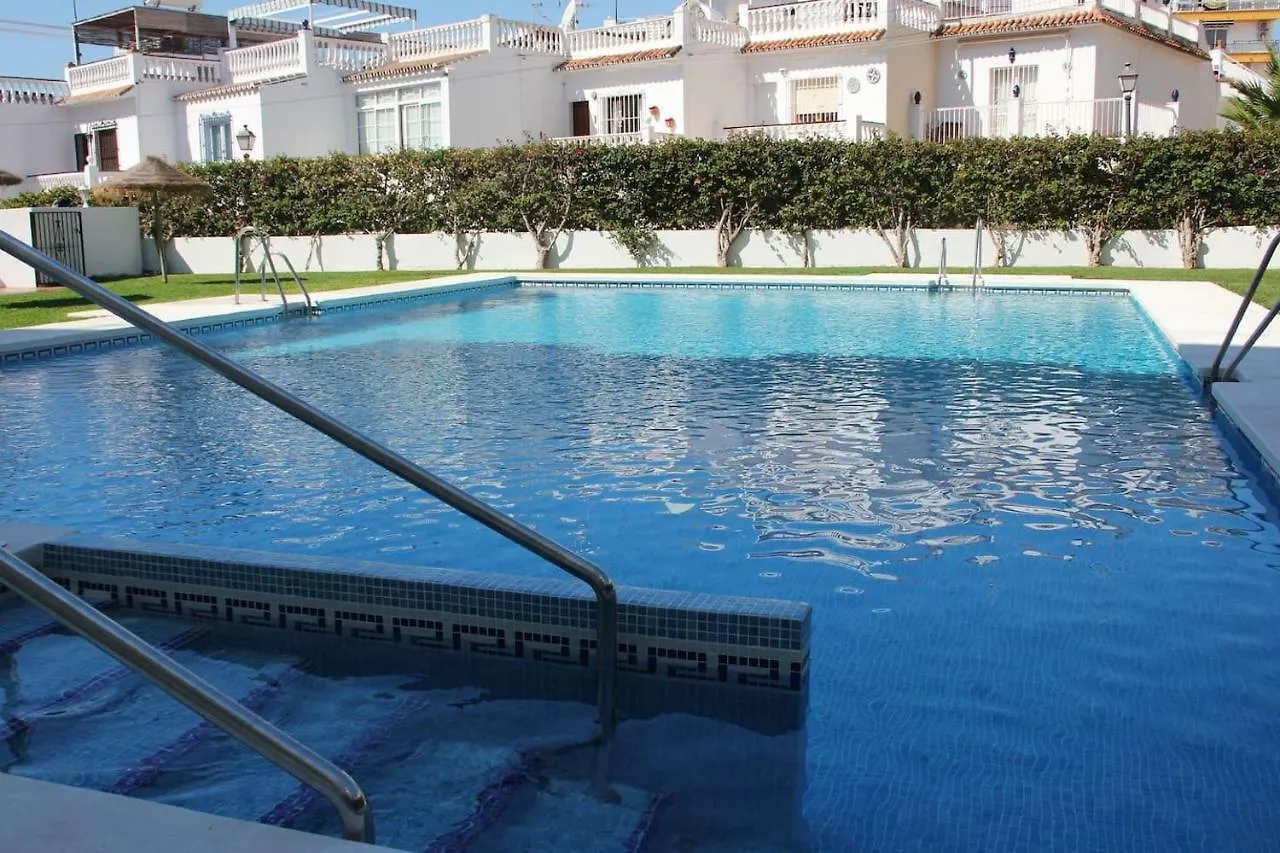 Nerja Gaviota Holidays Piscina Y Playa